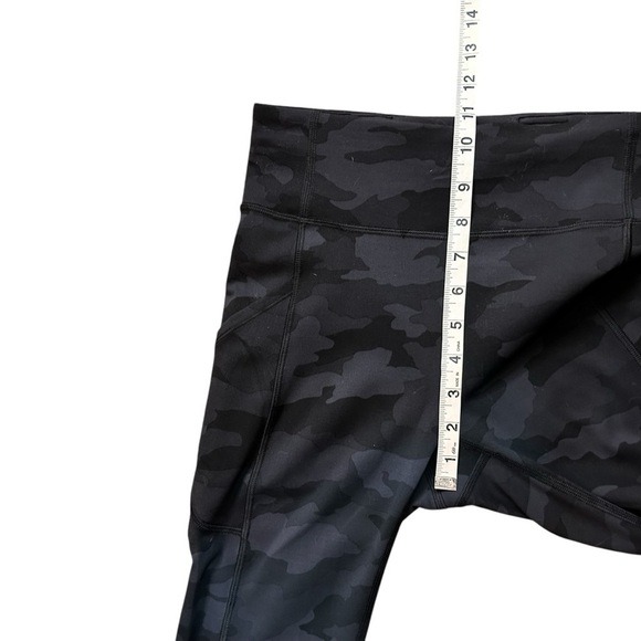 Lululemon Invigorate High-Rise Tight 23" Heritage 365 Camo- Size 6 (2021) - Picture 13 of 14